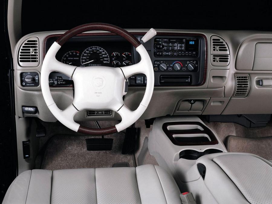  Cadillac Escalade 1999 года  (фото 39 из 40)